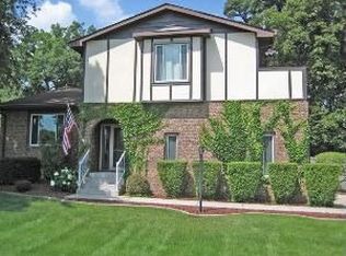 8674 Mathews St, Crown Point, IN 46307