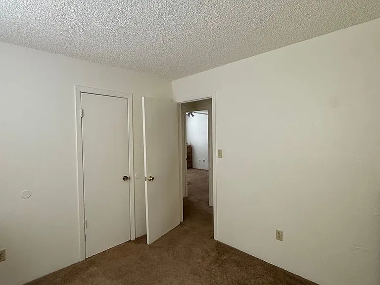 4988 Ivor Dr — Photo 7