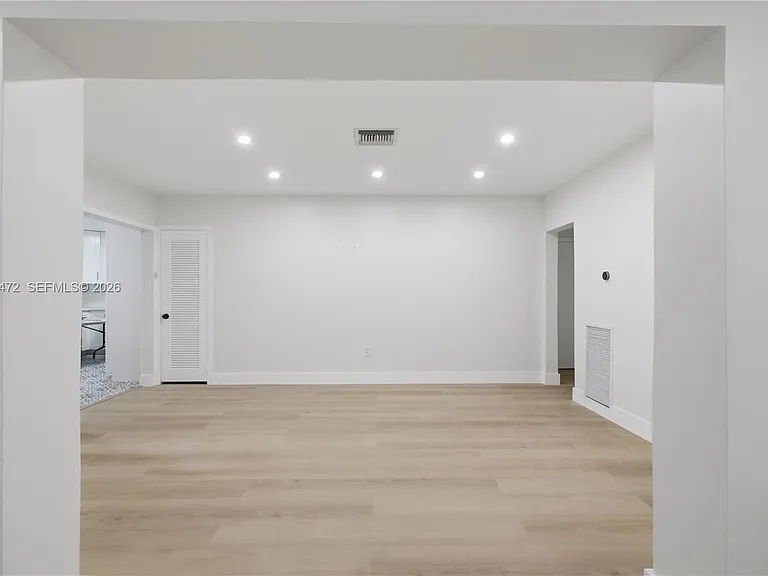 14325 NE 8th Ave — Photo 10