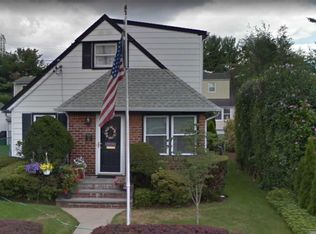 107 Lynton Rd, Albertson, NY 11507