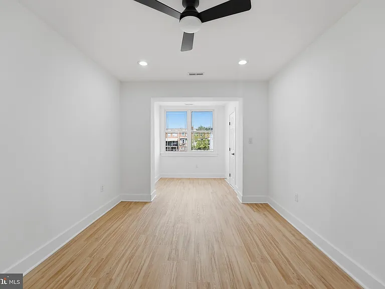 129 Hamilton St NW — Photo 28