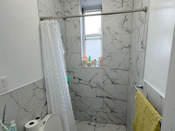 5th image of 42 Bank St APT 34