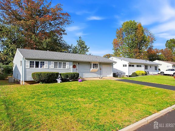 3rd image of 171 Princeton Rd