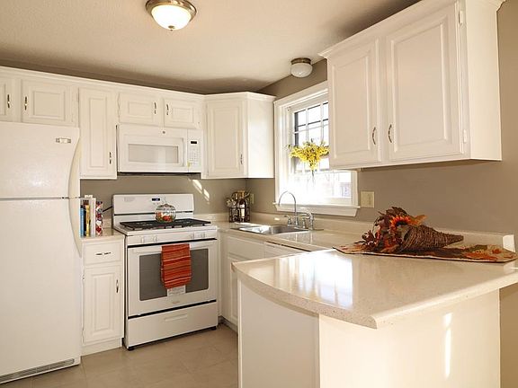 4th image of 29 Scott Dr #E