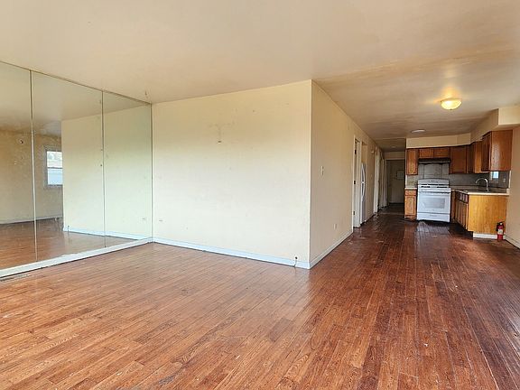 4th image of 9061 S Parnell Ave