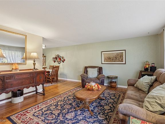3rd image of 26915 Eastwood Ln