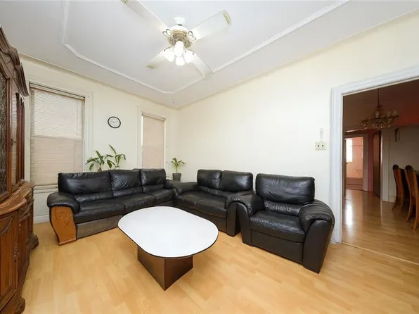 2284 East 22nd Street image 6 of 35