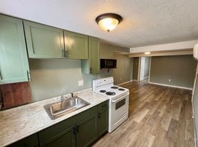 412 S 10th St, Manhattan, KS