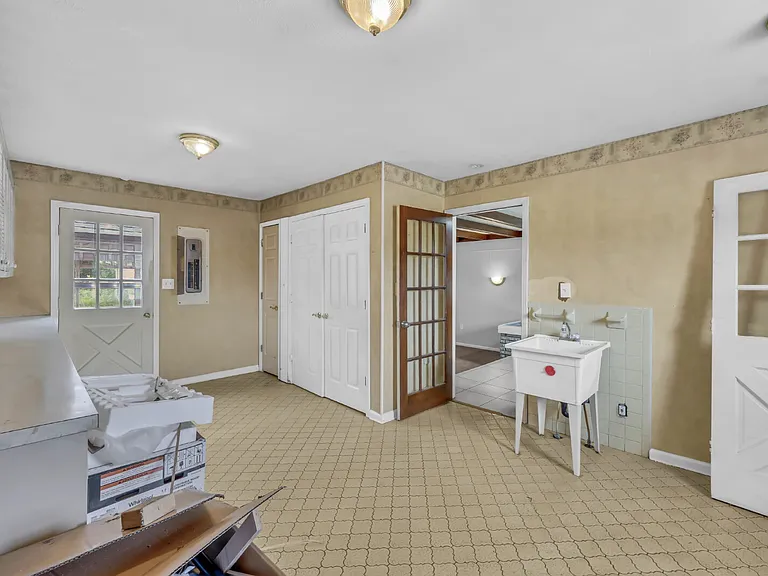 359 Meadow Ln — Photo 23