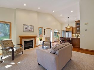 801 Eagan Oaks Ln, Eagan, MN 55123
