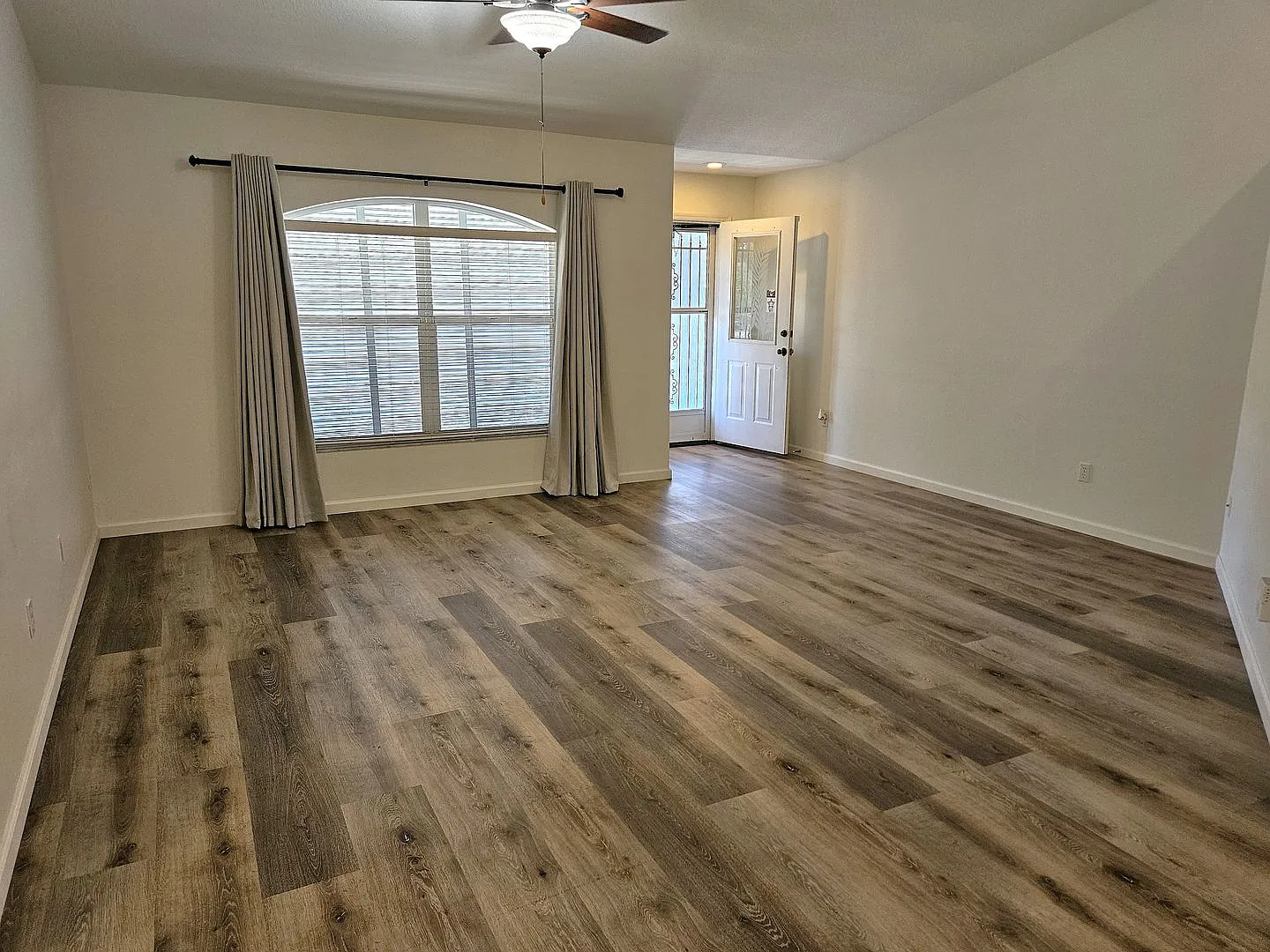 Annual Unfurnished Home with whole House Generator! 3 Bedroom, 2 Bath Home with Bonus Room off of... — Photo 3