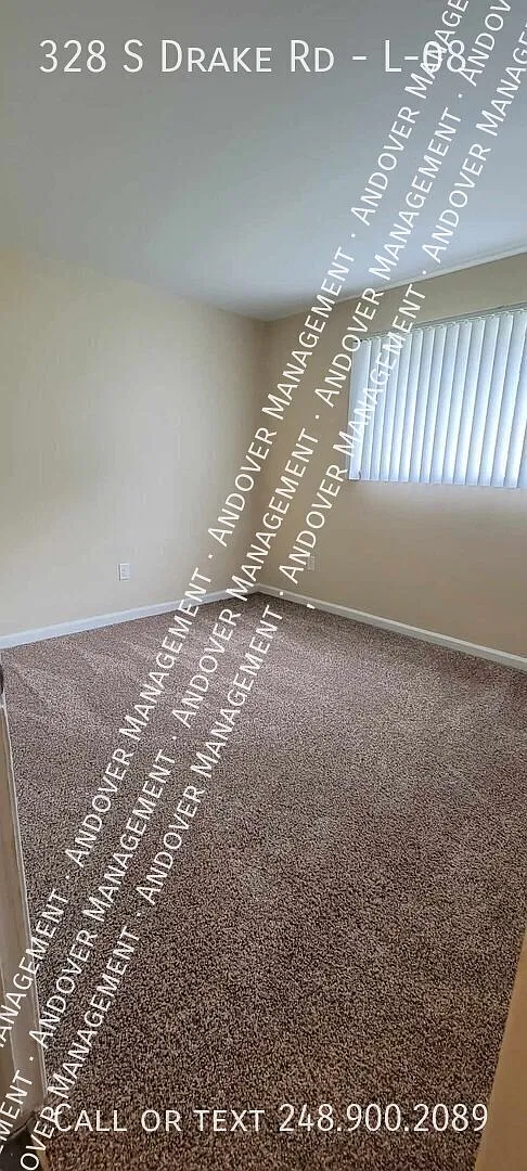 Country Club Park Apartments - Balcony — Photo 4