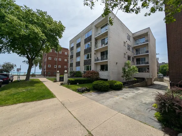 1057 W Pratt Blvd APT 3C, Chicago, IL 60626