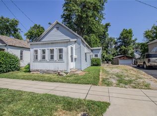 49 Monroe Ave, Charleston, IL 61920