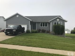 502 Fairview Dr, Oskaloosa, IA 52577
