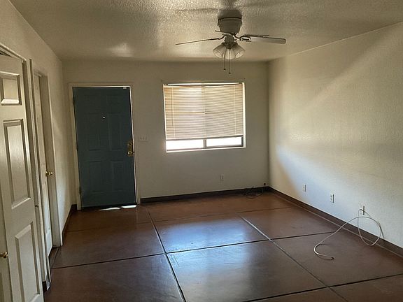 3rd image of 1012 E Blacklidge Dr #Ri4070b
