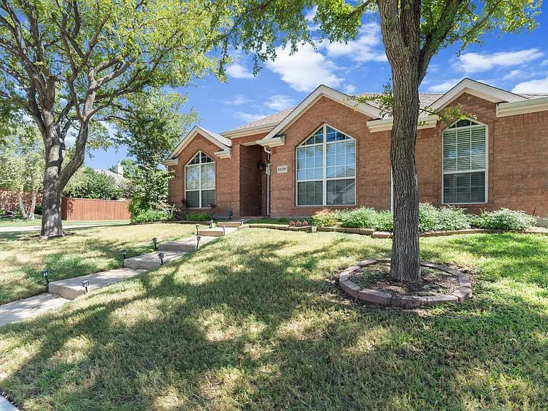 11350 Balcones Dr — Photo 88