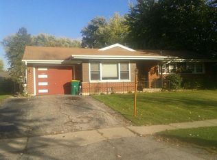 1257 Cypress Ln, Elk Grove Village, IL 60007