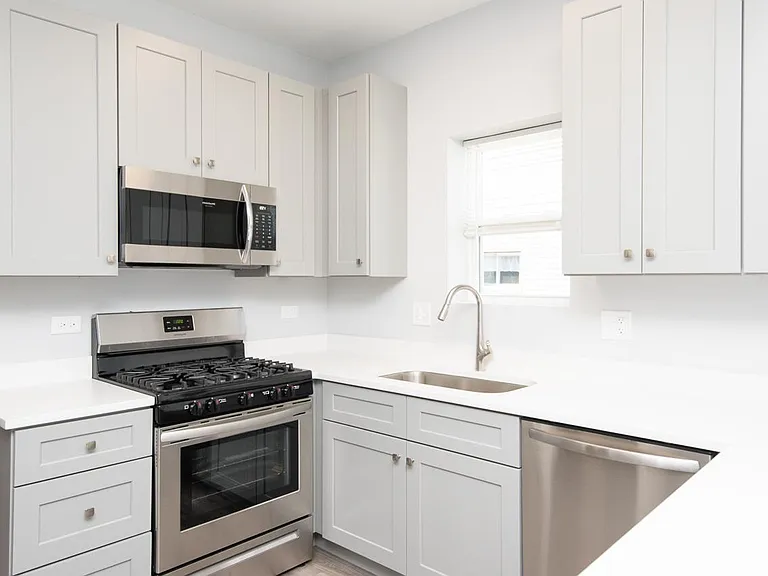 1813 W Cermak Rd #3 — Photo 5