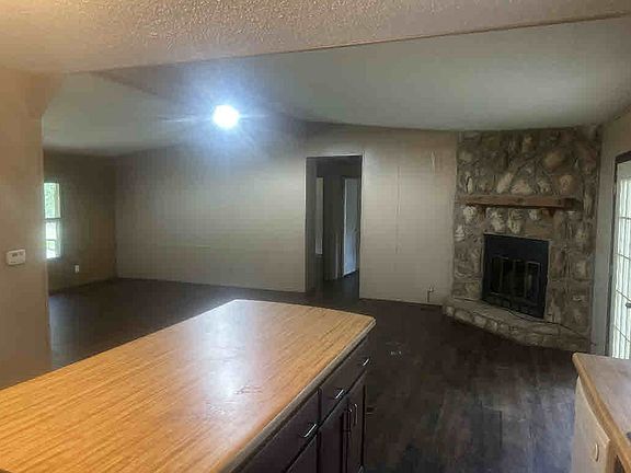 4th image of 163 Poplar Ln