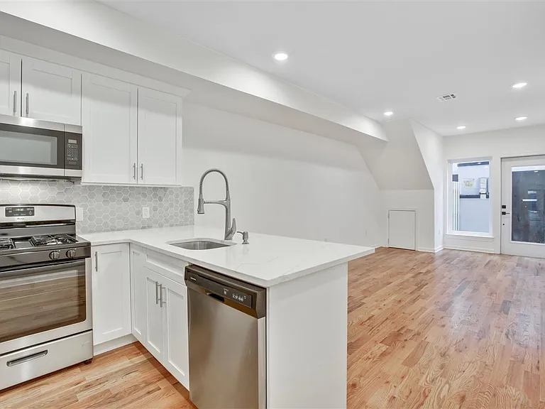300 Halladay St #1 — Photo 12