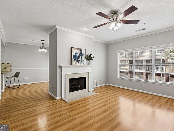 2nd image of 1112 Woodland Ln