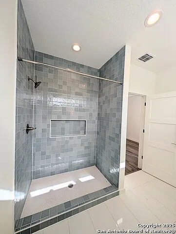 627 Essex St — Photo 12