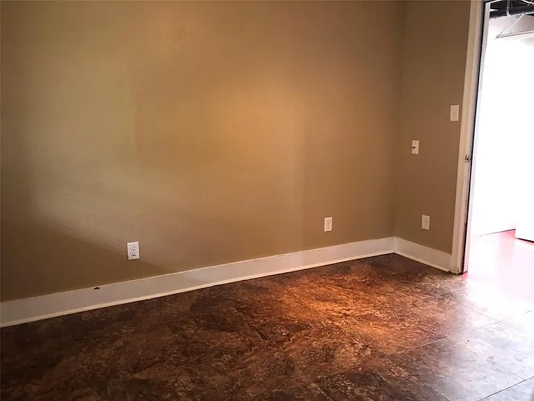 208 Avenue A St — Photo 17
