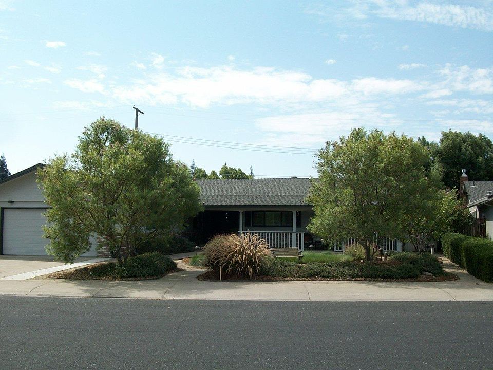 1st image of 912 Greenwood Dr