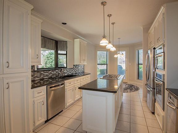 3rd image of 408 Fieldcreek Dr