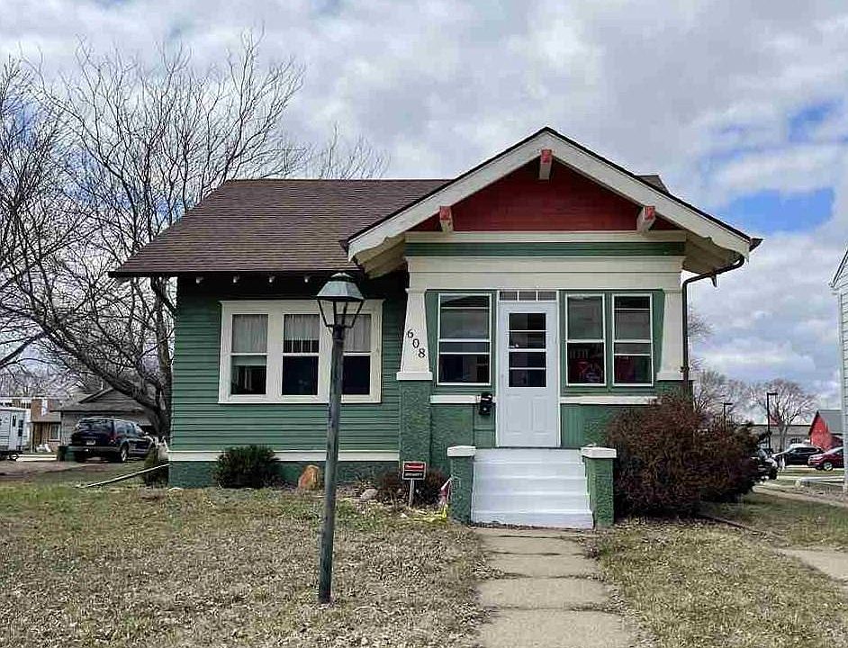 1st image of 608 N Dakota St