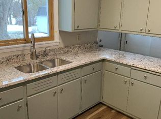 N50W16243 Maple Crest Ln, Menomonee Falls, WI 53051