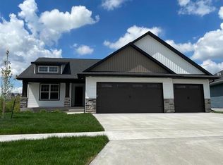 3871 Winnsboro Dr, Iowa City, IA