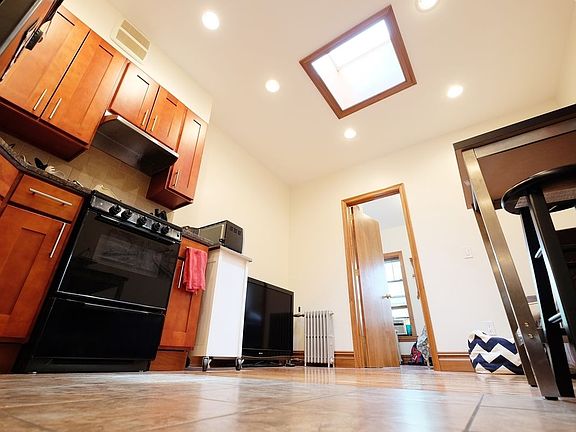 5th image of 526 6th Ave APT 3