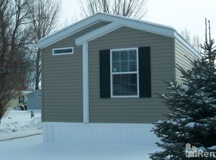 2499 Huntington Park Dr, Grand Forks, ND 58201