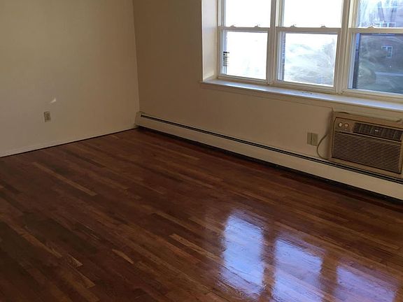 3rd image of 1290 Richmond Ave APT 4A