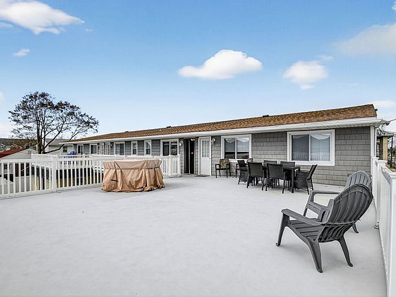 2nd image of 5400 Pacific Ave #203