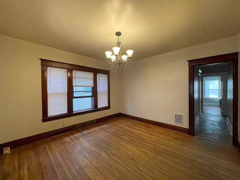 560 Linden Ave #1 — Photo 17