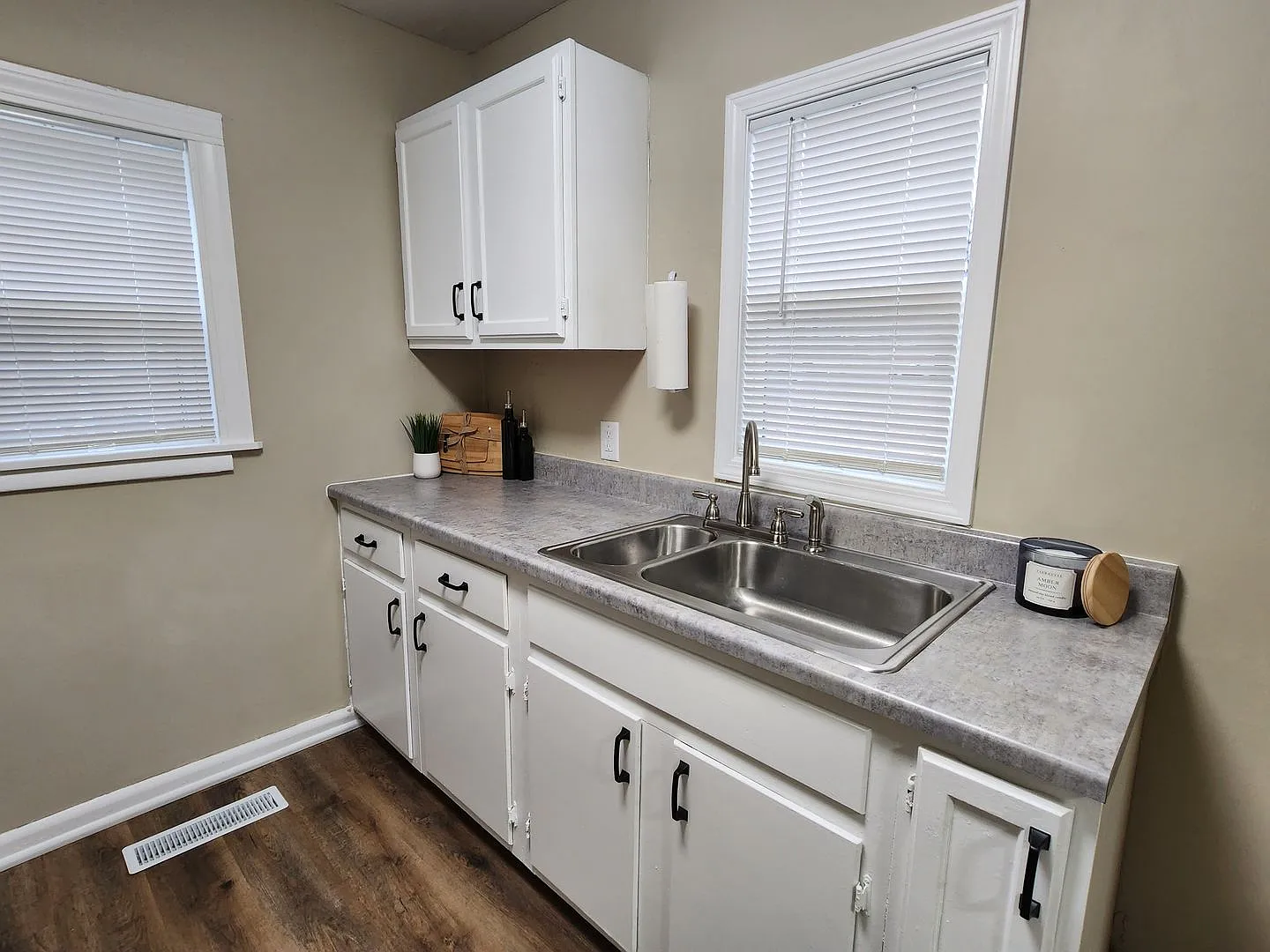 3 bed 1 bath Home - Fenced Yard — Photo 4