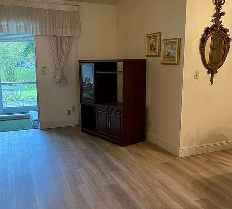 Living Room w Glass Slider