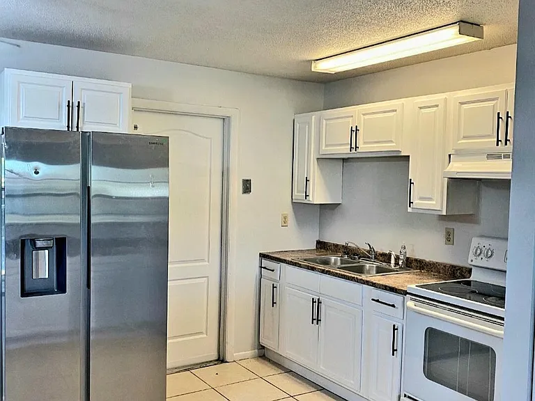 3020 Mary St — Photo 23