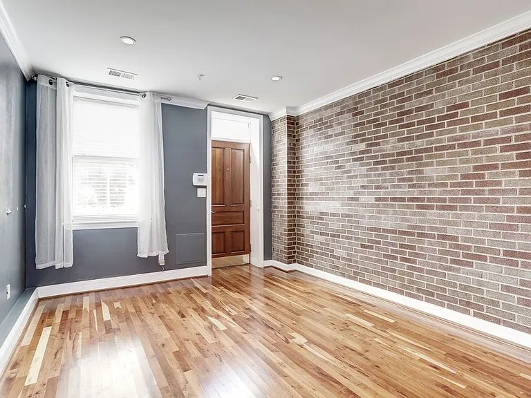 1120 K St SE — Photo 3