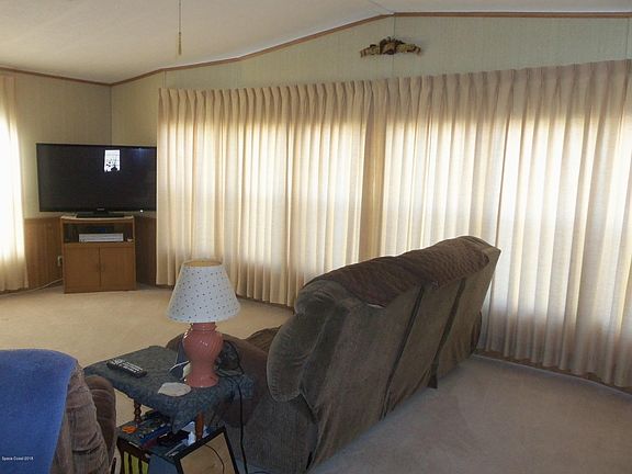 3rd image of 563 Tarpon Dr