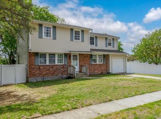 68 Janet St, Port Jefferson Station, NY 11776