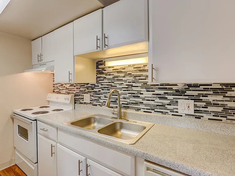 Summit View Village Apartments — Photo 15