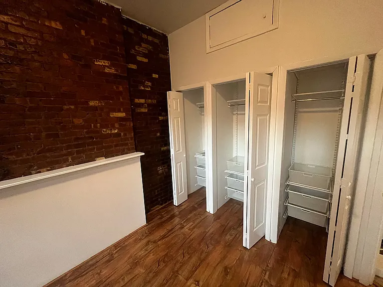 42 Henry St #3 — Photo 8