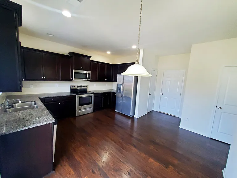 814 Hillsdale Ave — Photo 4