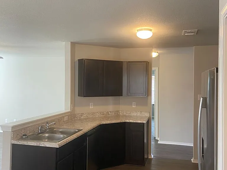 2618 Grand Ln — Photo 8