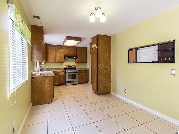 5th image of 3009 Pinewood Ln