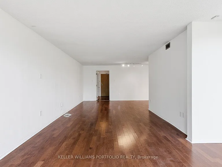 701 King St W #107 — Photo 9